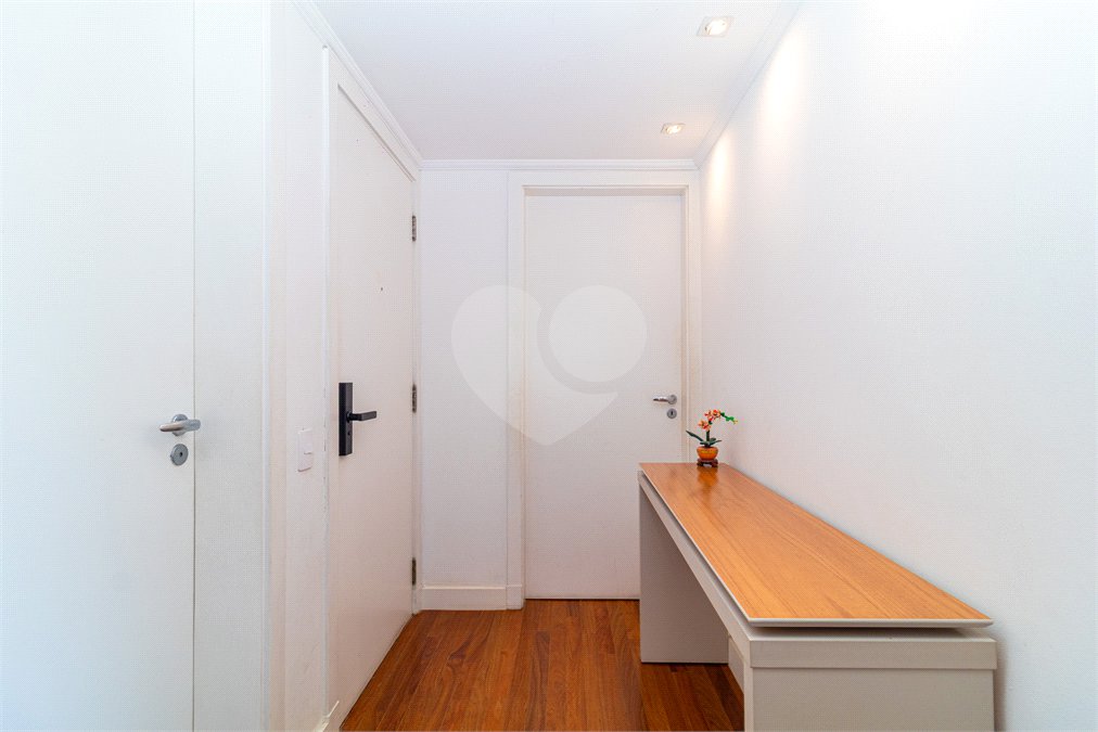 Apartamento à venda com 3 quartos, sendo 1 suíte,  em Alto da Boa Vista, São Paulo, SP