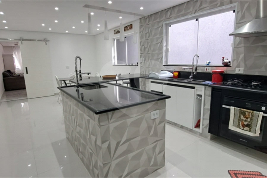 Sobrado à venda com 4 quartos, sendo 1 suíte, em Tremembé, São Paulo, SP