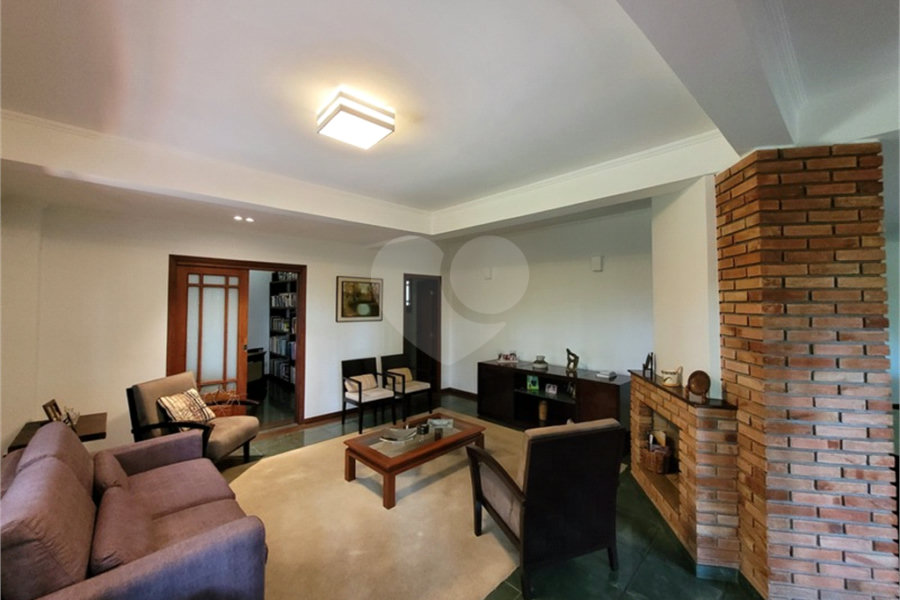 Casa à venda com 4 quartos, sendo 2 suítes, no condomínio Alpes da Cantareira, Mairiporã - SP