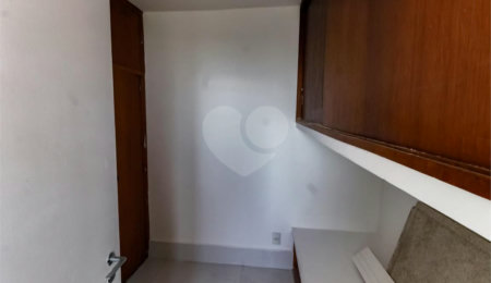 Apartamento à venda com 3 quartos, sendo 2 suítes,  em Vila Andrade, São Paulo, SP