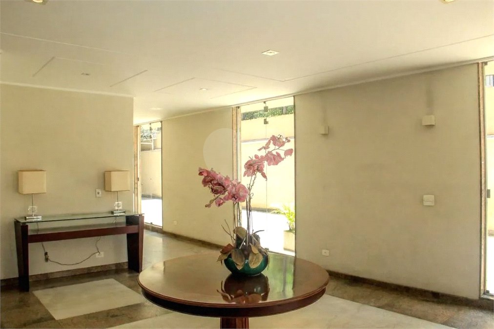 Apartamento à venda ou para alugar com 3 quartos, sendo 1 suíte, em Moema, São Paulo, SP