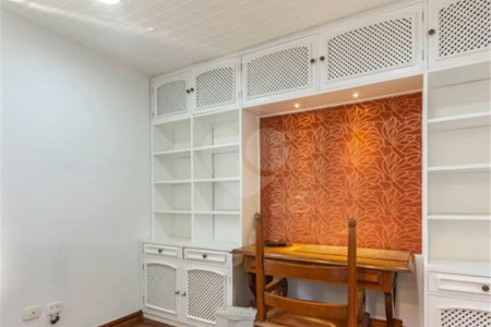 Casa à venda com 4 quartos, sendo 2 suítes, em Vila Morumbi, São Paulo, SP