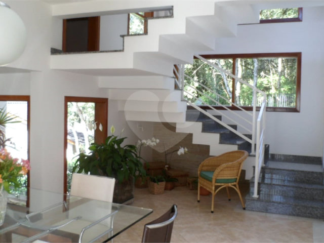 Casa à venda com 3 suítes no condomínio Cantareira, Mairiporã - SP