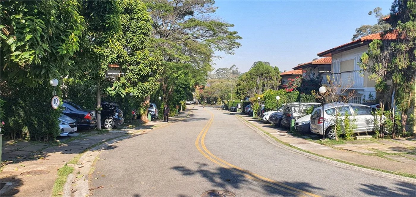 Casa à venda com 4 quartos, sendo 2 suítes, no condomínio Vila Panamericana, São Paulo - SP