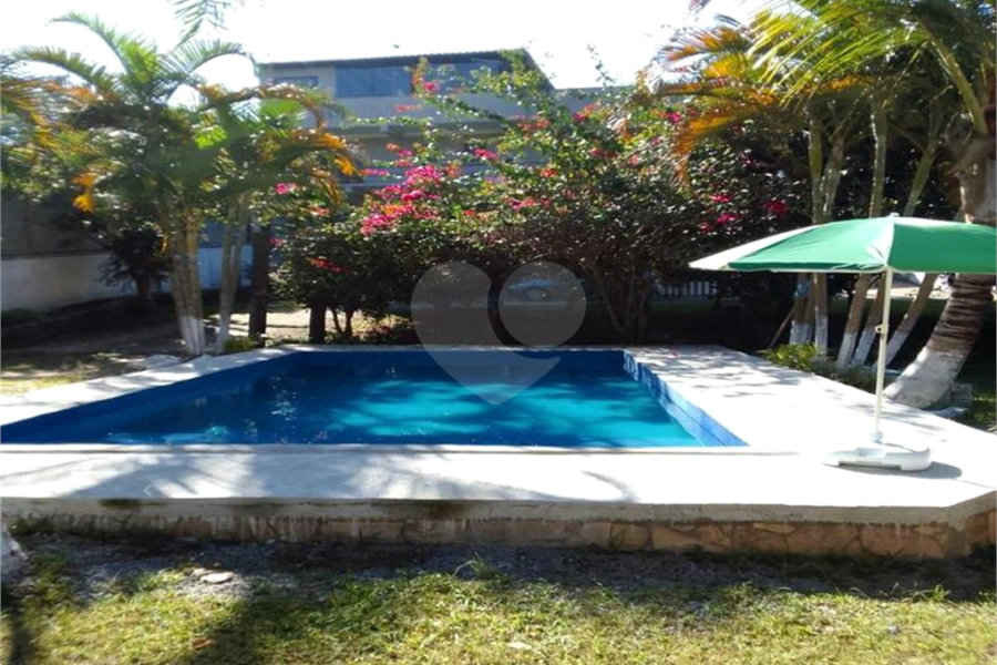 Casa à venda com 6 quartos, sendo 3 suítes, no condomínio Residencial Jardins de Mairiporã I, Mairiporã - SP
