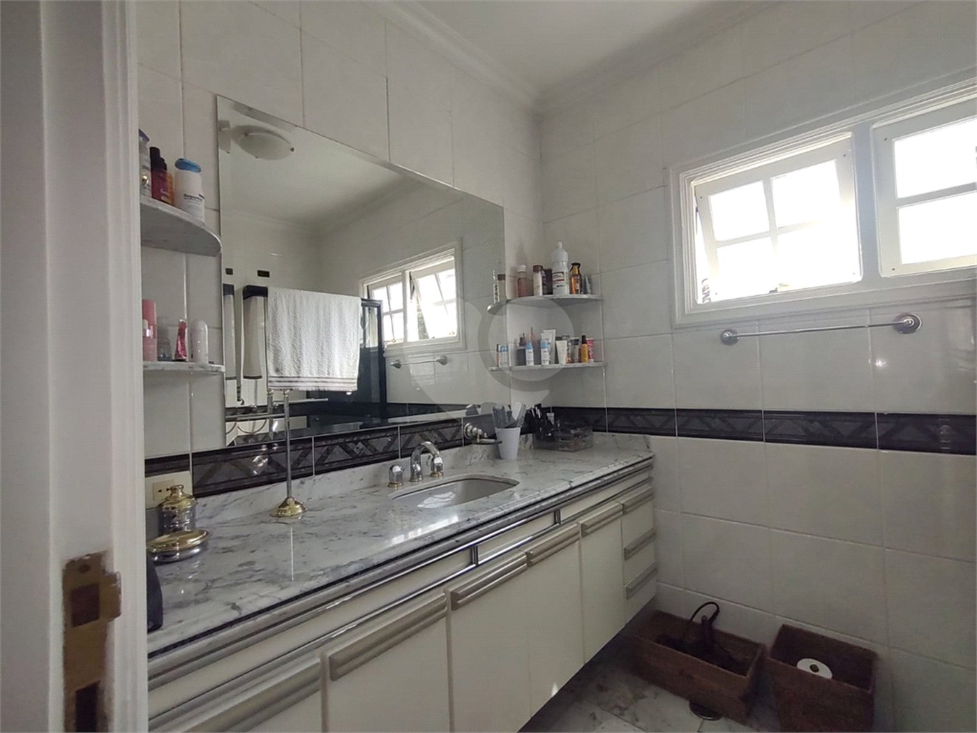 Sobrado à venda com 4 quartos, sendo 2 suítes, em Interlagos, São Paulo, SP