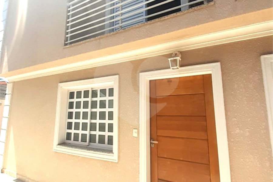 Casa à venda com 3 quartos, sendo 1 suíte, no condomínio Apeu, São Paulo - SP