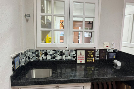 Casa à venda com 3 quartos, sendo 1 suíte, no condomínio Vilage Palmas, São Paulo - SP