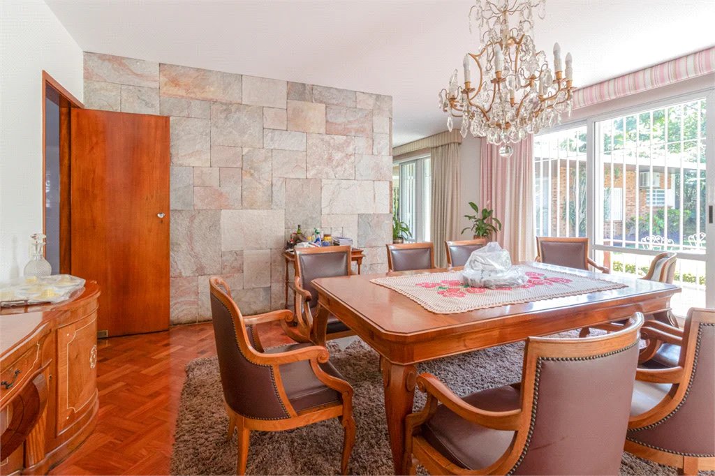 Casa Térrea à venda com 4 quartos, sendo 2 suítes, em Alto de Pinheiros, São Paulo, SP