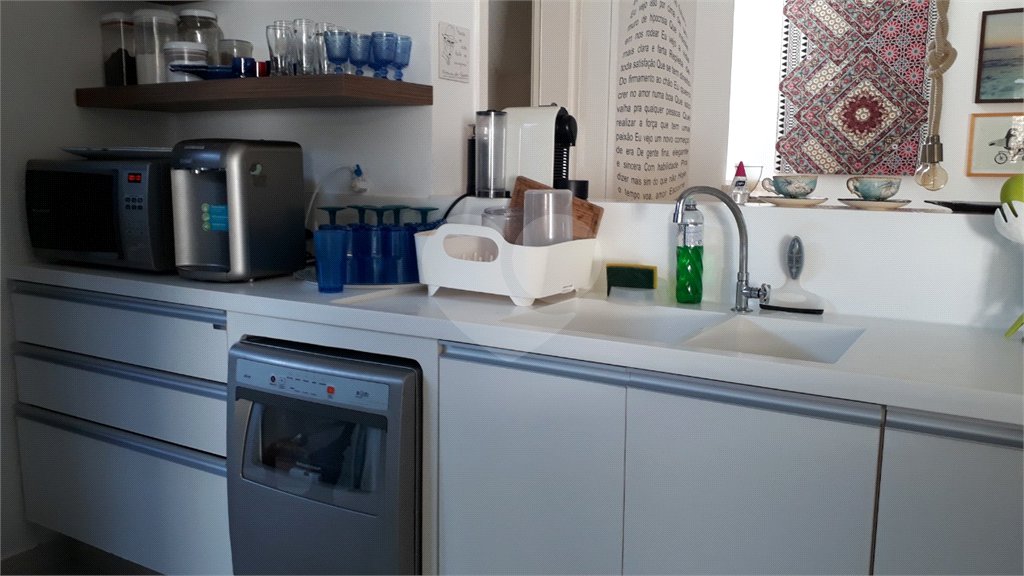 Casa à venda com 4 quartos, sendo 3 suítes, no condomínio Residencial Vila Esmeralda, São Sebastião - SP