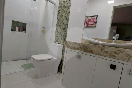 Sobrado à venda com 3 quartos, sendo 1 suíte, em Vila Nova Socorro, Mogi das Cruzes, SP