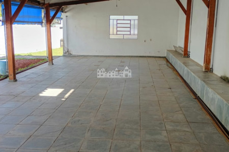Terreno com benfeitorias à venda perto da Alameda Lucas, Atibaia - SP