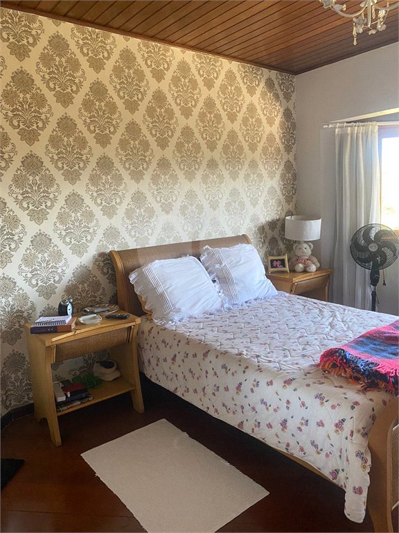 Casa à venda com 5 quartos, sendo 4 suítes, no condomínio Lago do Imperador, Mairiporã - SP