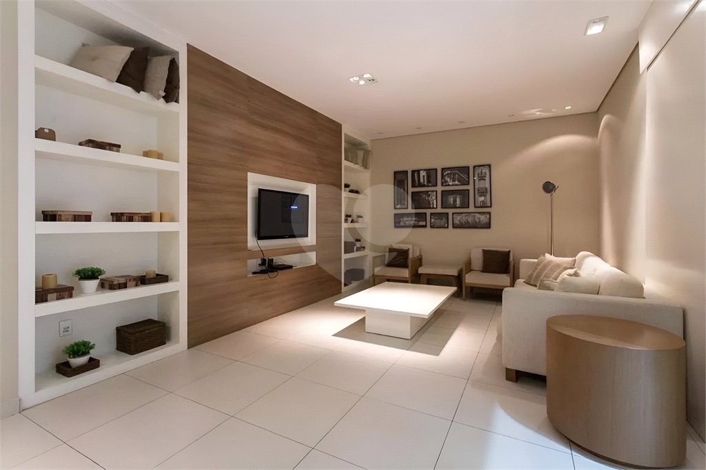 Apartamento à venda com 2 quartos, sendo 1 suíte,  em Vila Olímpia, São Paulo, SP