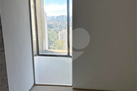 Cobertura à venda com 3 quartos, sendo 1 suíte, em Vila Andrade, São Paulo, SP