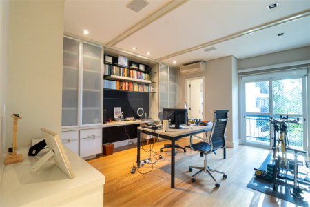 Apartamento à venda com 5 suítes em Moema, São Paulo, SP