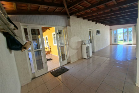 Casa à venda com 3 quartos, sendo 1 suíte,  em Tatetú, Alambari, SP