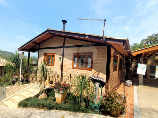 Casa à venda com 3 quartos, sendo 1 suíte,  no condomínio Associação Reserva das Hortênsias, Mairiporã - SP