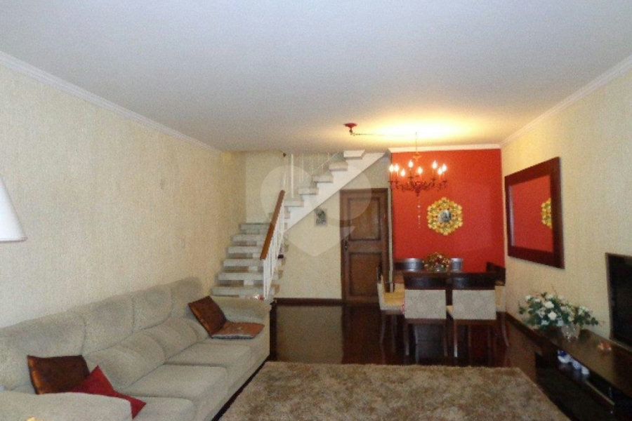 Sobrado à venda com 4 quartos, sendo 1 suíte, em Jardim Floresta, São Paulo, SP