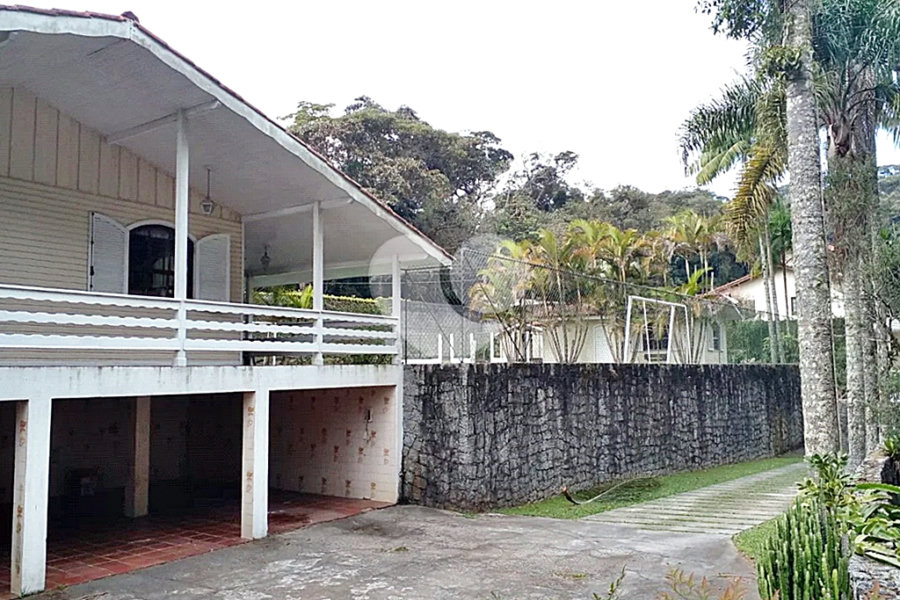 Casa à venda com 4 quartos, sendo 1 suíte,  no condomínio Parque Imperial da Cantareira, Mairiporã - SP