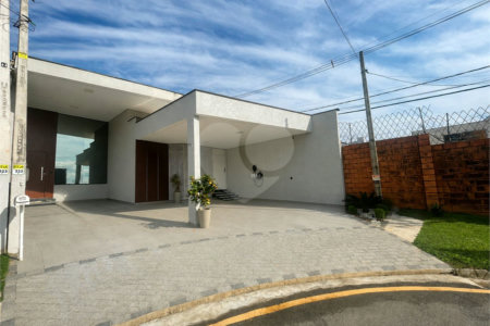 Casa à venda com 3 quartos, sendo 1 suíte, no condomínio Horto Florestal II, Sorocaba - SP
