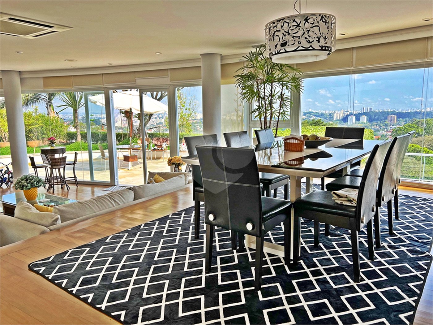 Casa à venda com 4 suítes no condomínio Residencial Jd. Ibiratiba, São Paulo - SP