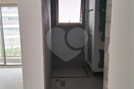 Apartamento à venda com 3 suítes em Moema, São Paulo, SP