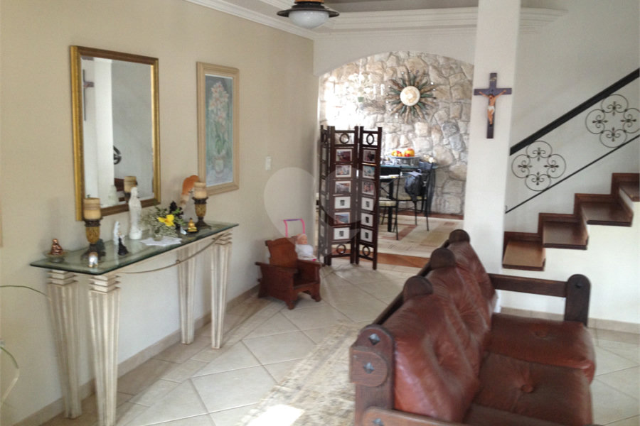 Casa à venda ou para alugar com 4 quartos, sendo 1 suíte, em Serra da Cantareira, Mairiporã, SP