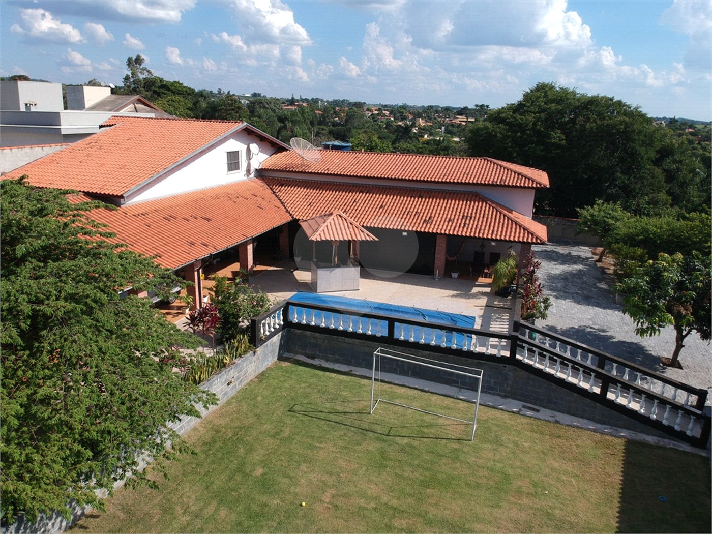 Casa à venda com 3 quartos, sendo 1 suíte, no condomínio Acmti - Colinas do Mosteiro, Terras de Itaici e Recanto dos Pássaros, Indaiatuba - SP