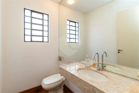 Casa à venda com 4 quartos, sendo 1 suíte, em Jardim Novo Mundo, São Paulo, SP