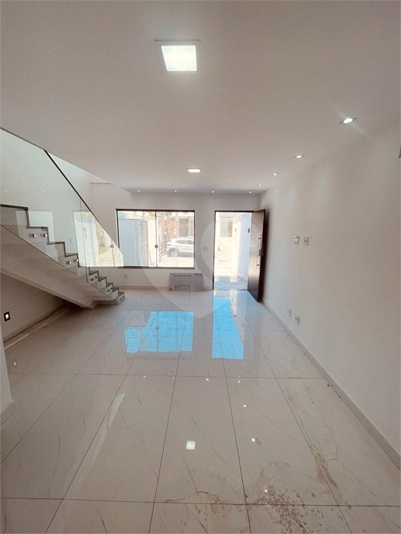 Casa à venda com 3 quartos, sendo 2 suítes, no condomínio Grand Park, Rio de Janeiro - RJ