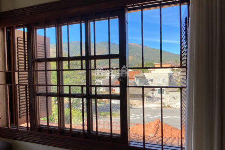 Casa à venda com 3 quartos, sendo 1 suíte, com vista deslumbrante em Recreio Maristela, Atibaia