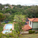 Casa à venda ou para alugar com 5 quartos, sendo 2 suítes, no condomínio Restinga Verde, São Roque - SP