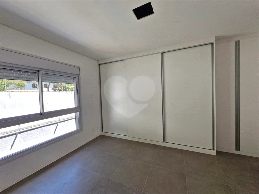 Casa à venda ou para alugar com 3 suítes no condomínio Jardim Flora, São Paulo - SP