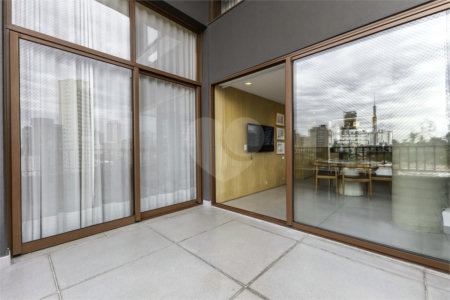 Apartamento à venda com 3 suítes em Jardim das Bandeiras, São Paulo, SP