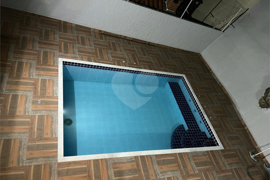 Casa à venda com 4 quartos, sendo 2 suítes,  no Centro, Serra Negra, SP