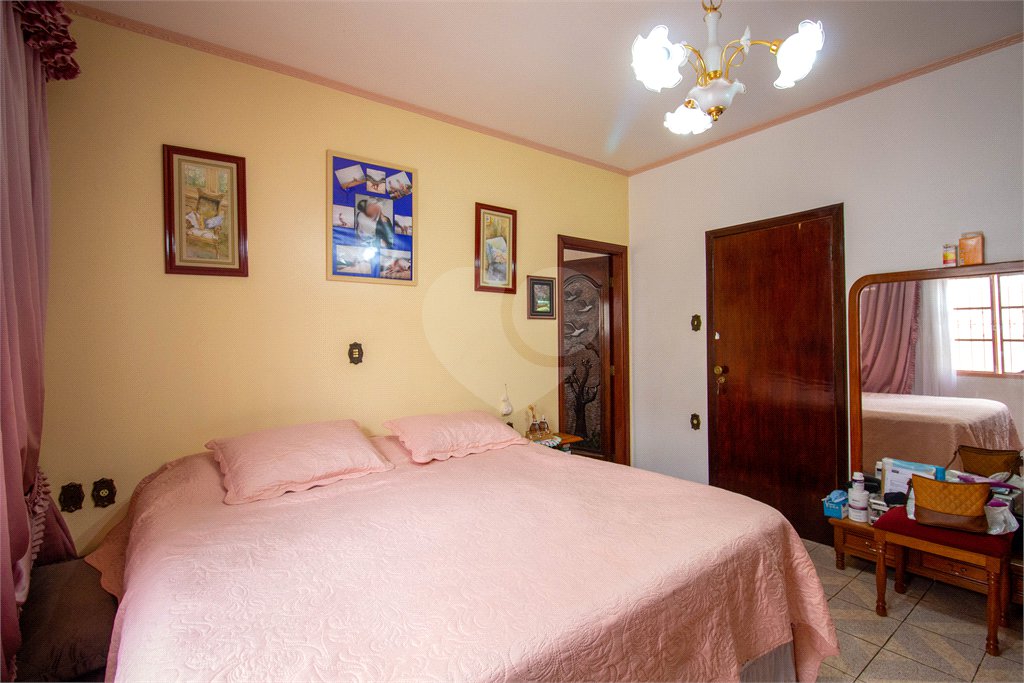Sobrado à venda com 5 quartos, sendo 1 suíte,  em Jardim Villaça, São Roque, SP