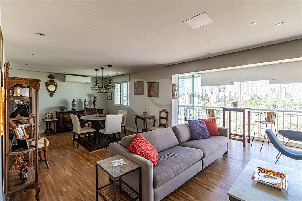 Apartamento à venda com 3 quartos, sendo 1 suíte, em Pinheiros, São Paulo, SP