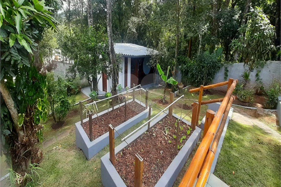 Casa à venda com 4 quartos, sendo 1 suíte, no condomínio Parque Suiça, Caieiras - SP
