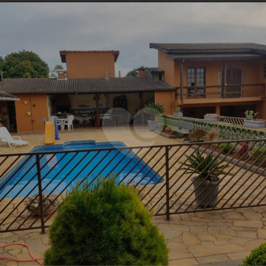 Sobrado à venda com 3 quartos, sendo 1 suíte, em Esplanada do Carmo, Jarinu, SP