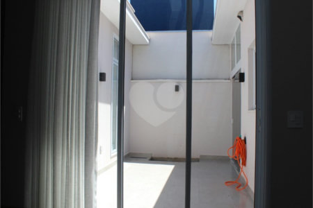 Casa à venda com 3 quartos, sendo 2 suítes, no condomínio Residencial Mantova, Indaiatuba - SP