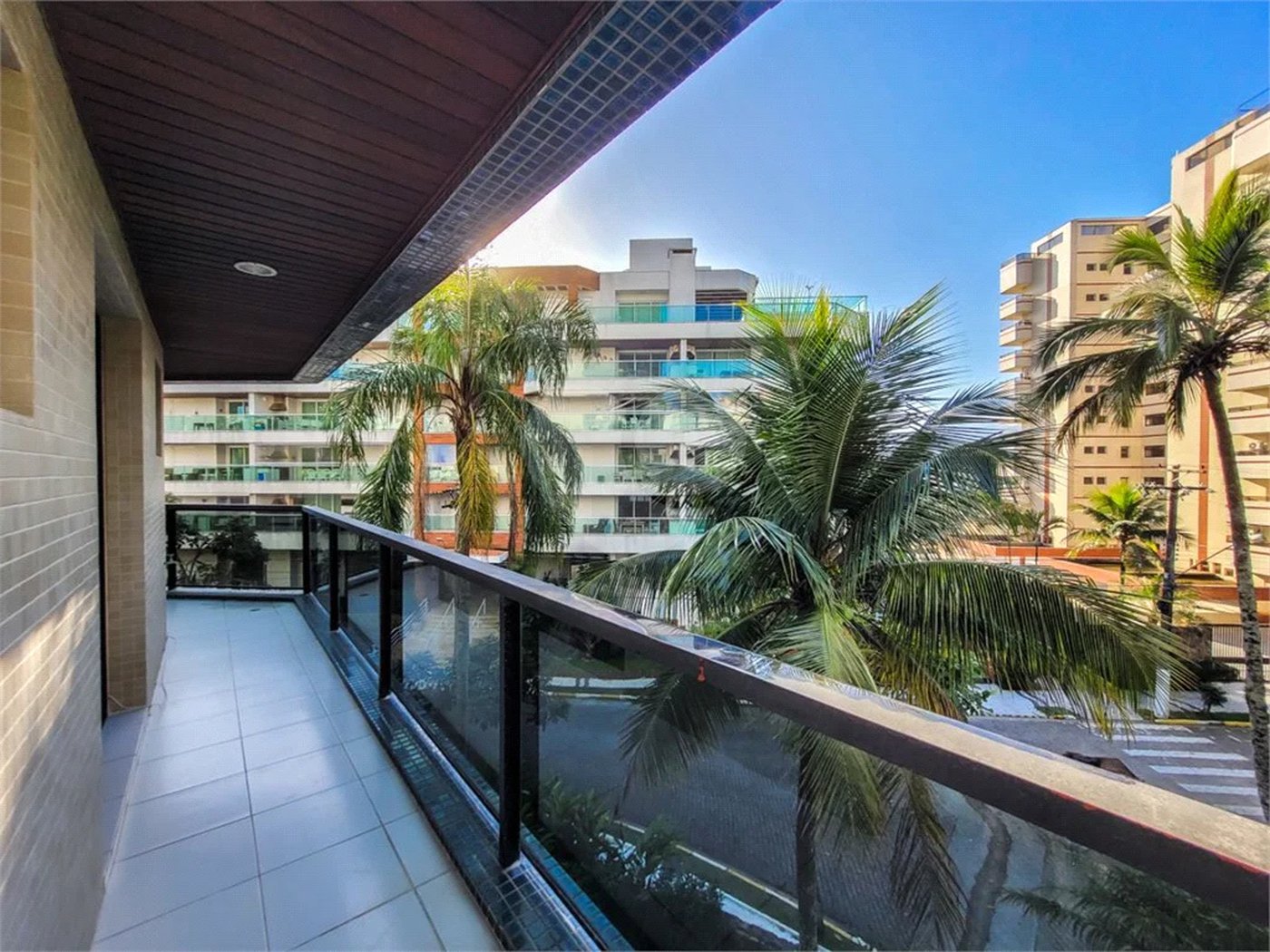 Apartamento à venda com 5 quartos, sendo 3 suítes,  em Riviera de São Lourenço, Bertioga, SP