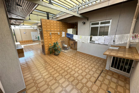 Casa à Venda no Bosque da Saúde com 271m², 3 Dormitórios, 1 Suíte e 4 Vagas