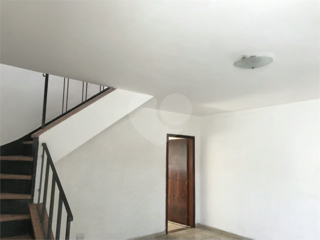 Sobrado à venda com 3 quartos em Vila Nivi, São Paulo, SP