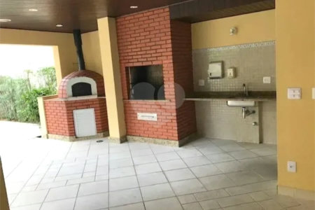 Casa à venda com 3 quartos, sendo 2 suítes, no condomínio Vila Borghese, São Paulo - SP