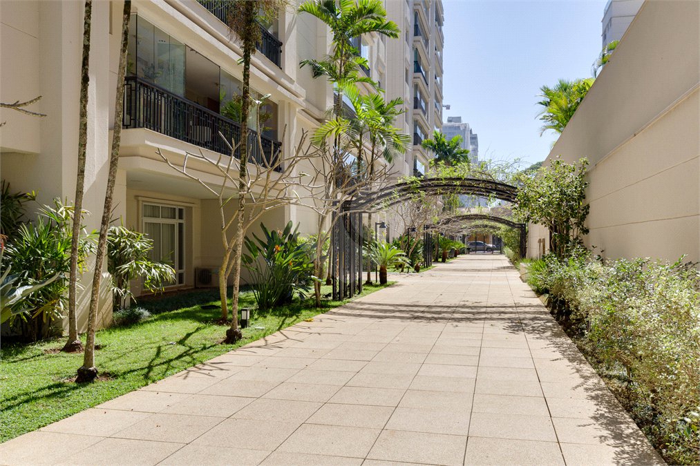Apartamento para alugar com 3 quartos, sendo 1 suíte, em Alto da Boa Vista, São Paulo, SP