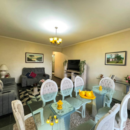 Apartamento com 2 dormitórios e suíte + dependência de serviço completa na Ponta da Praia – Localização privilegiada próximo à Praça Dino Bueno