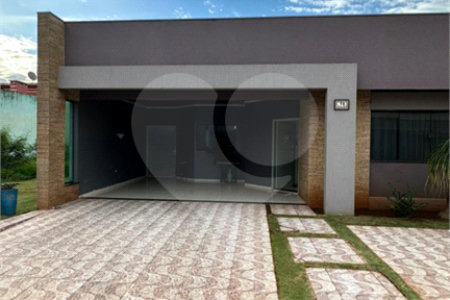 Casa à venda com 3 quartos, sendo 1 suíte,  no Centro, Ponta Porã, MS