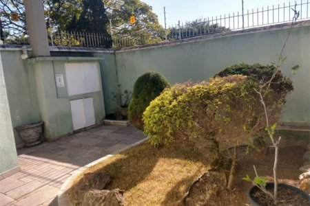 Sobrado à venda com 4 quartos, sendo 1 suíte,  em Parque dos Príncipes, São Paulo, SP