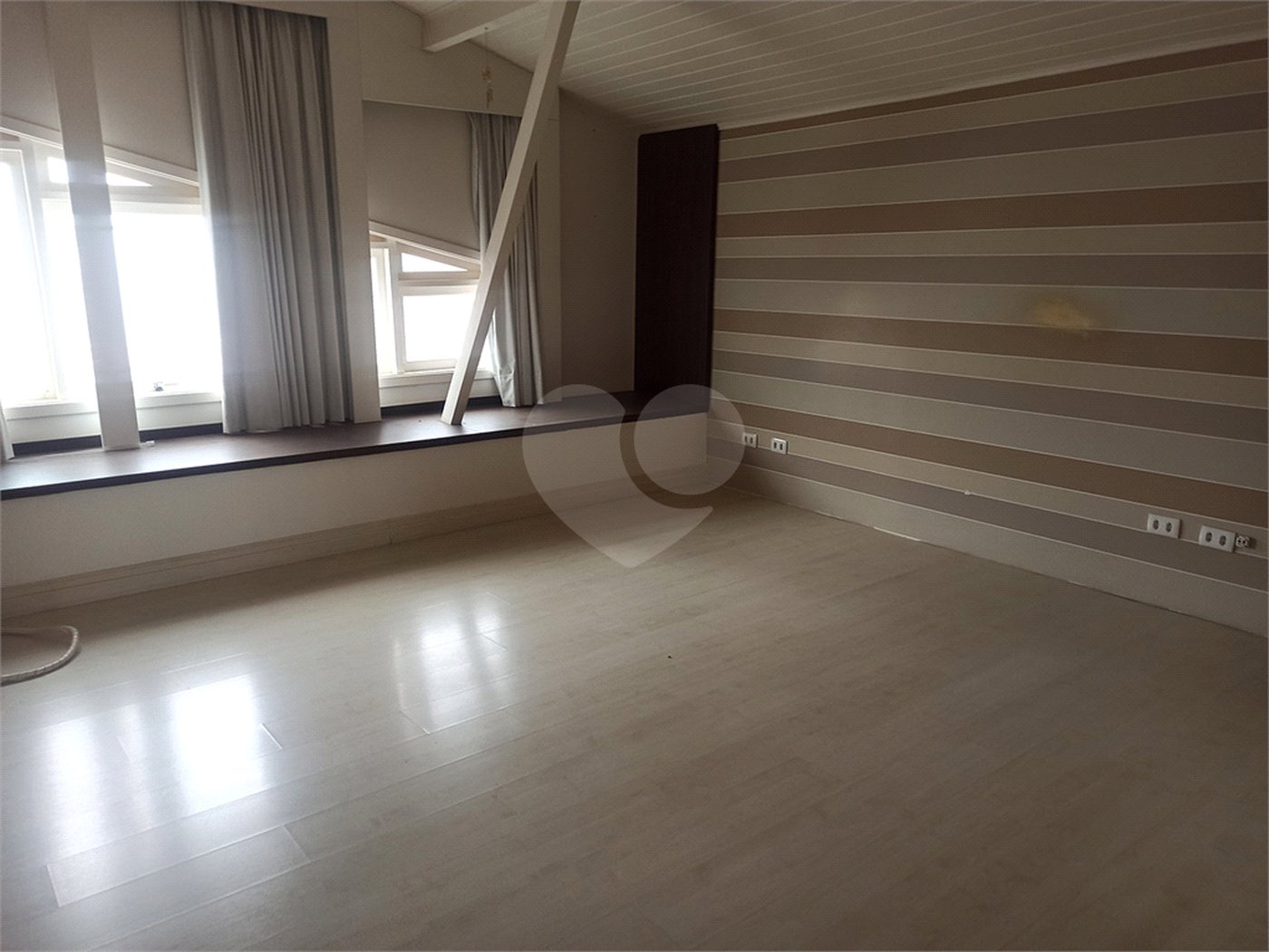 Casa à venda ou para alugar com 6 quartos, sendo 4 suítes, em Jardim Itaperi, Atibaia, SP